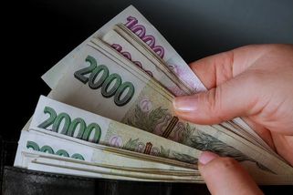 Lákají na vysoké mzdy přes 100 tisíc, pak se vymlouvají a dohadují se o každou korunu. Nekalé praktiky často odhalíte hned v inzerátu